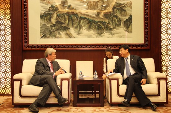 施建军校长会见校长 Steven G. Olswang