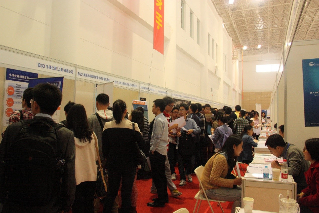 上海交大举行第四届职业展 学生企业互动互选
