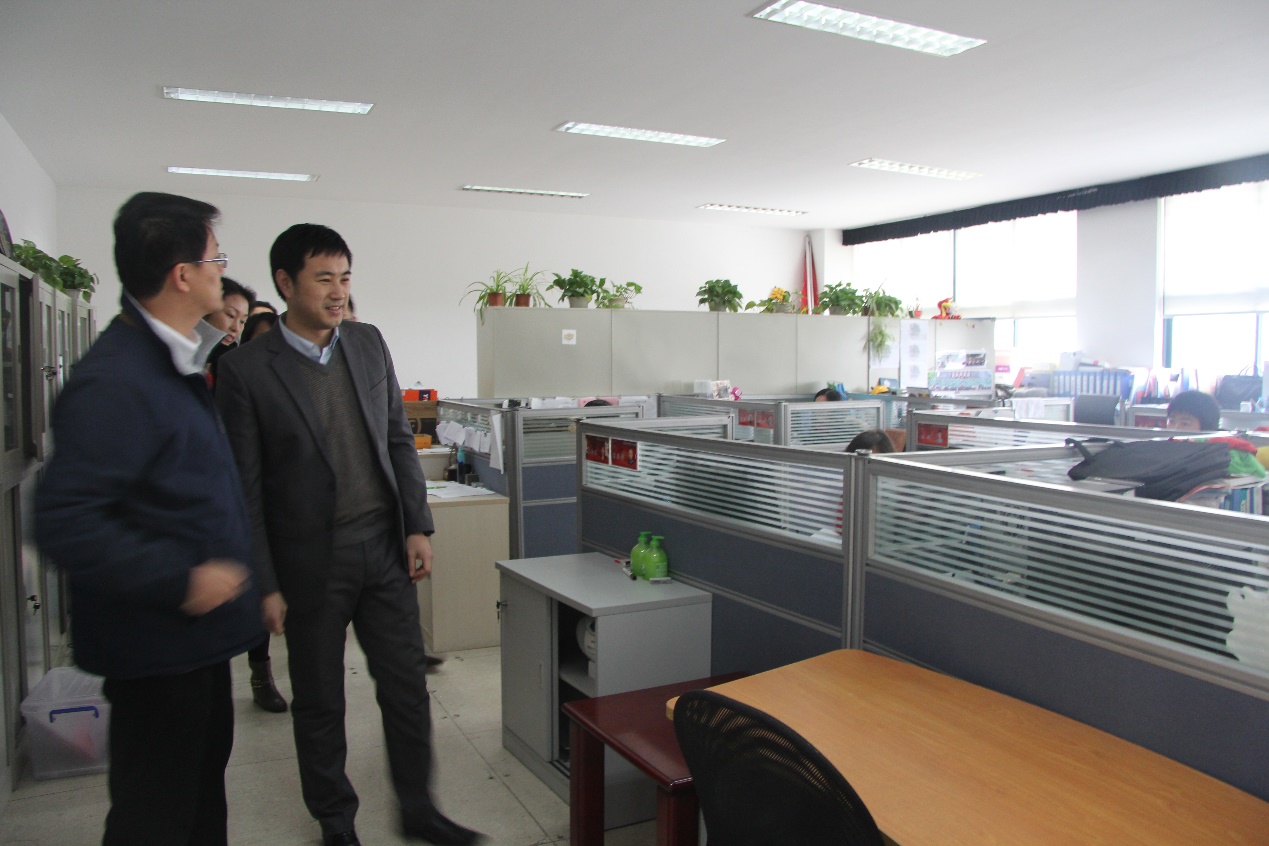团市委副书记杨元飞来上海交大调研共青团工作